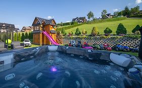 Pensjonat Zbójecki Dwór Wellness&SPA, Jacuzzi ogrodowe, strefa do grillowania, plac zabaw dla dzieci, blisko basenów termalnych